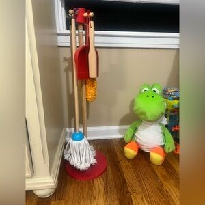 Melissa & Doug Dust! Sweep! Mop! 6pc Wooden Pretend Play Preschool Cleaning Set